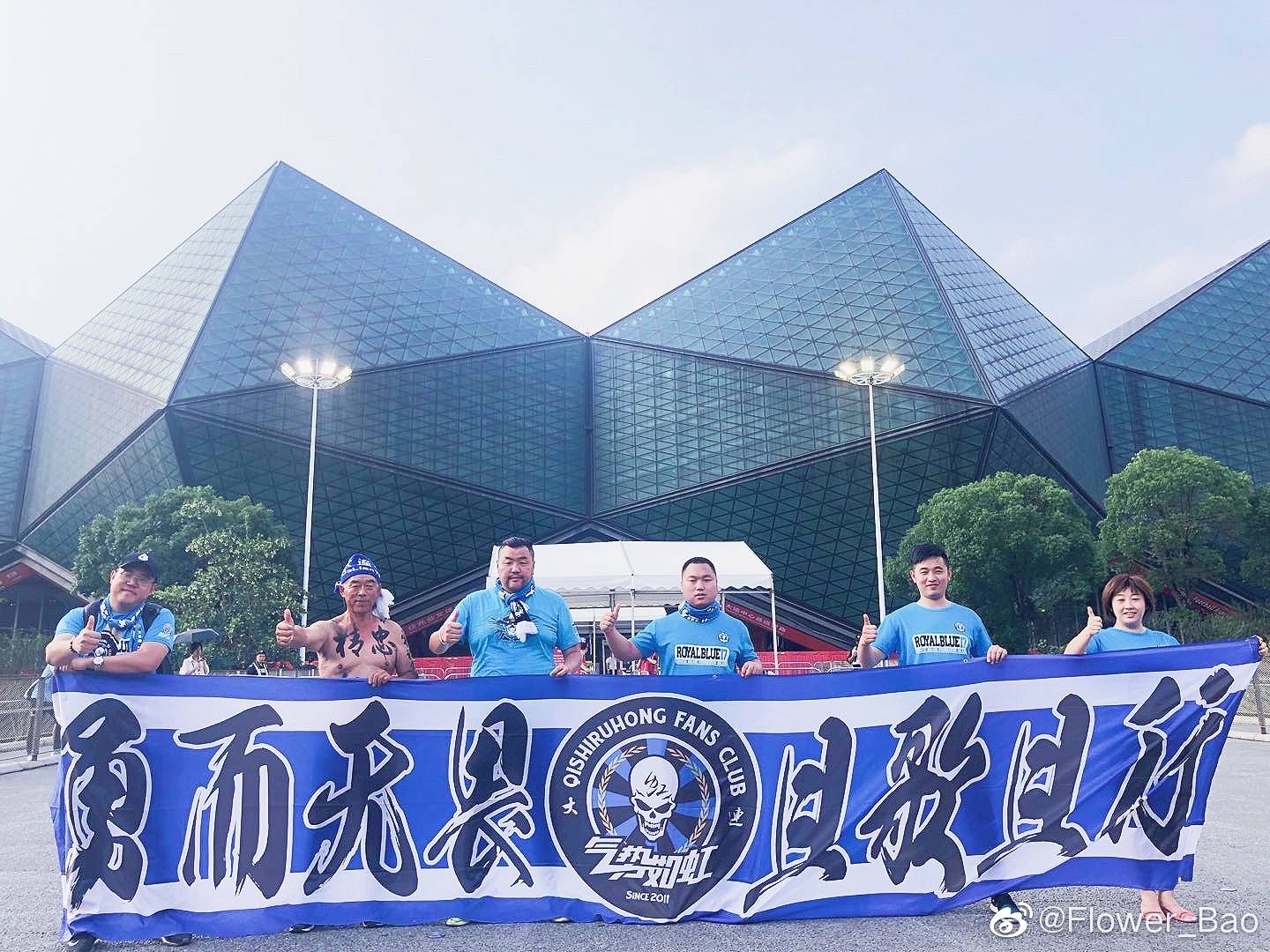 关于篮球传奇球员感谢球迷，退役仪式感动全场，气势如虹的信息