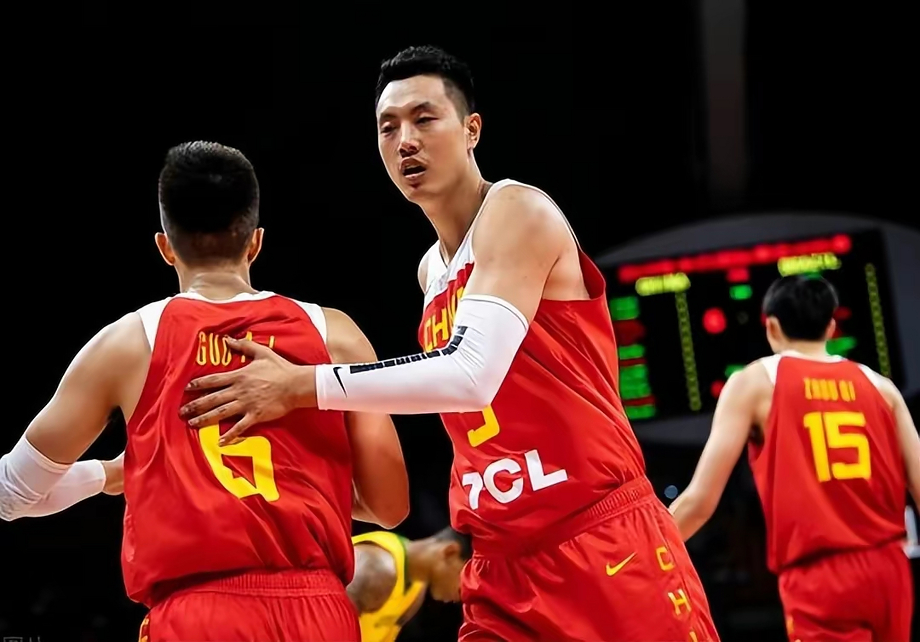 关于篮球传奇球员感谢球迷，退役仪式感动全场，气势如虹的信息