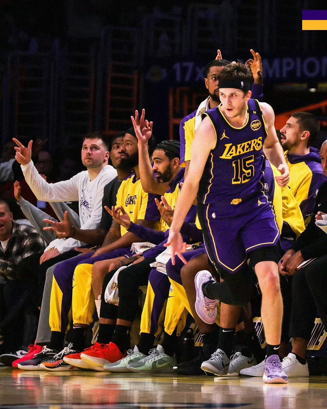 湖人完胜北京队，克莱高光表现