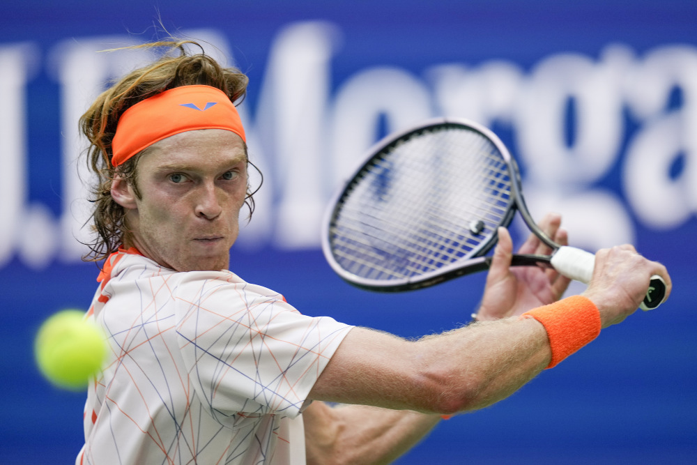 包含美网力克拉沃尔杯，梅德韦杰夫带队取胜的词条