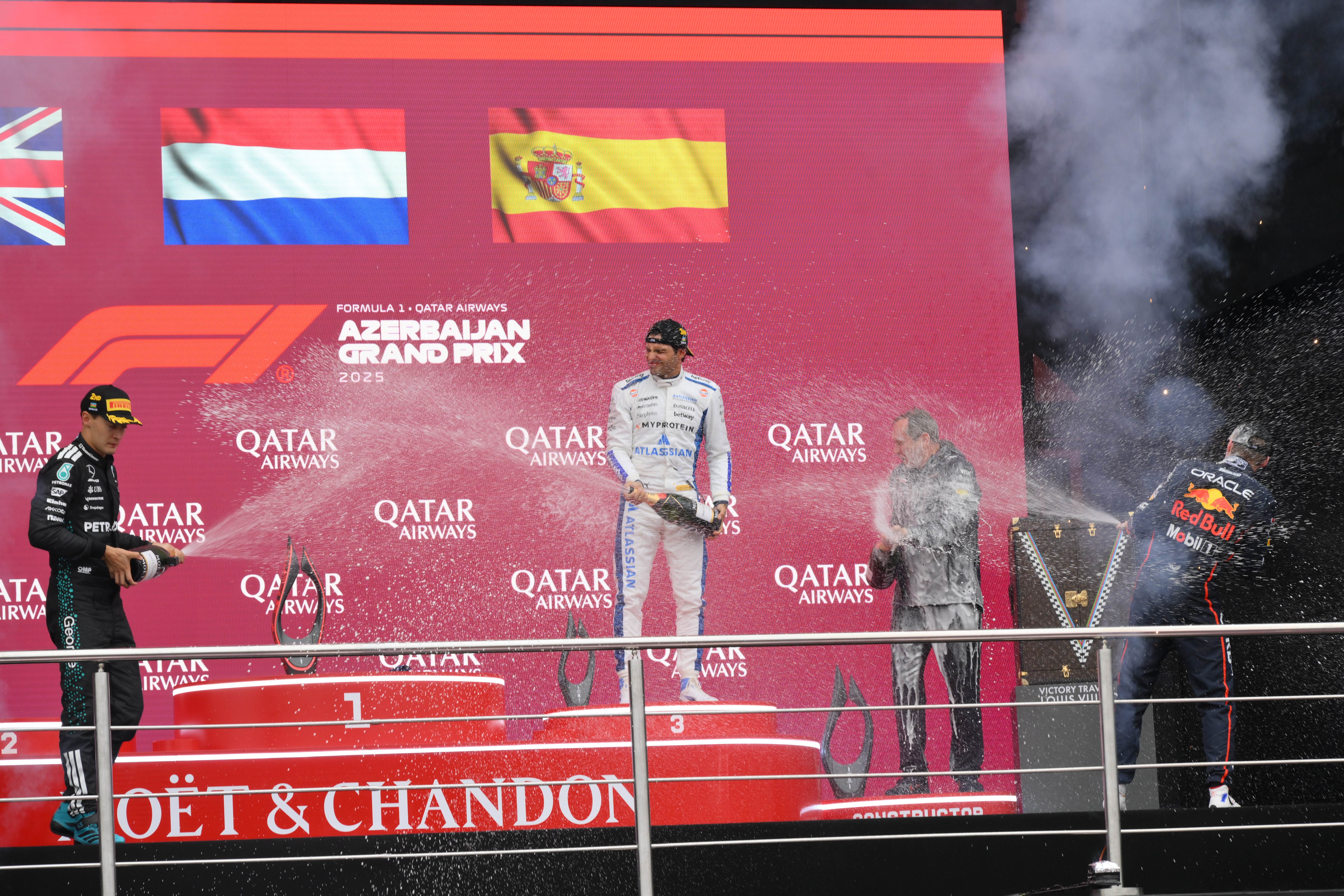 雷诺车队完胜红牛车队，塞恩斯扛起全队的简单介绍