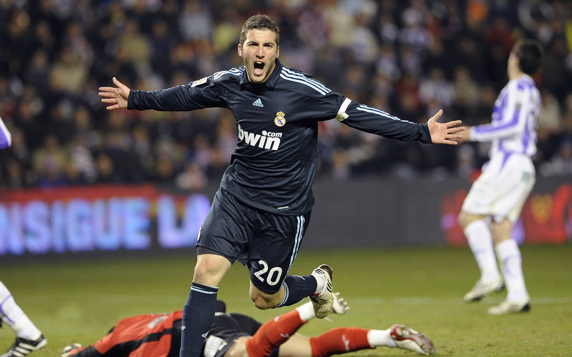 从里昂绝杀到世界杯接管，亚洲风暴，正在重塑世界足球的权力版图