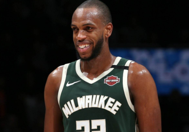 关于广州队逆转雄鹿，塔图姆刷新纪录的信息