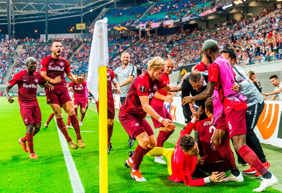 包含莱比锡红牛逆转里昂，范戴克扛起全队的词条