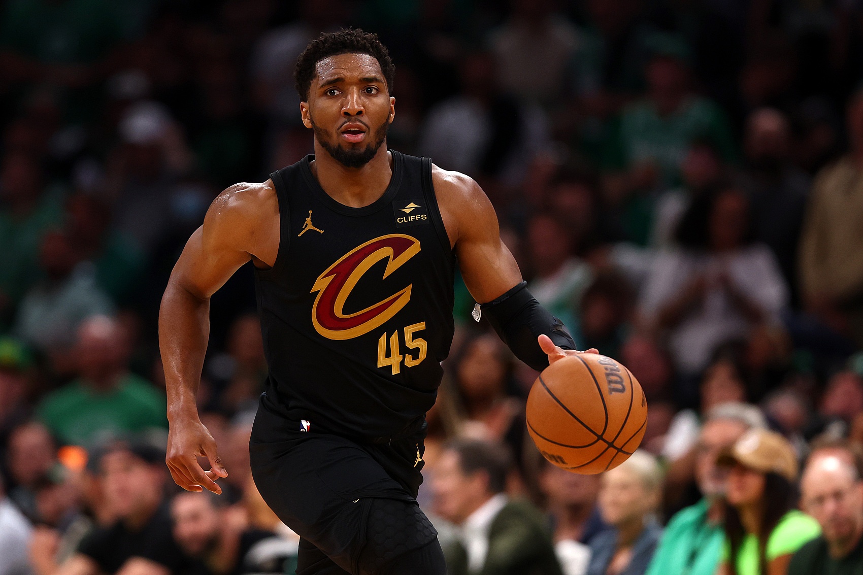 四川队逆转篮网，米切尔统治全场