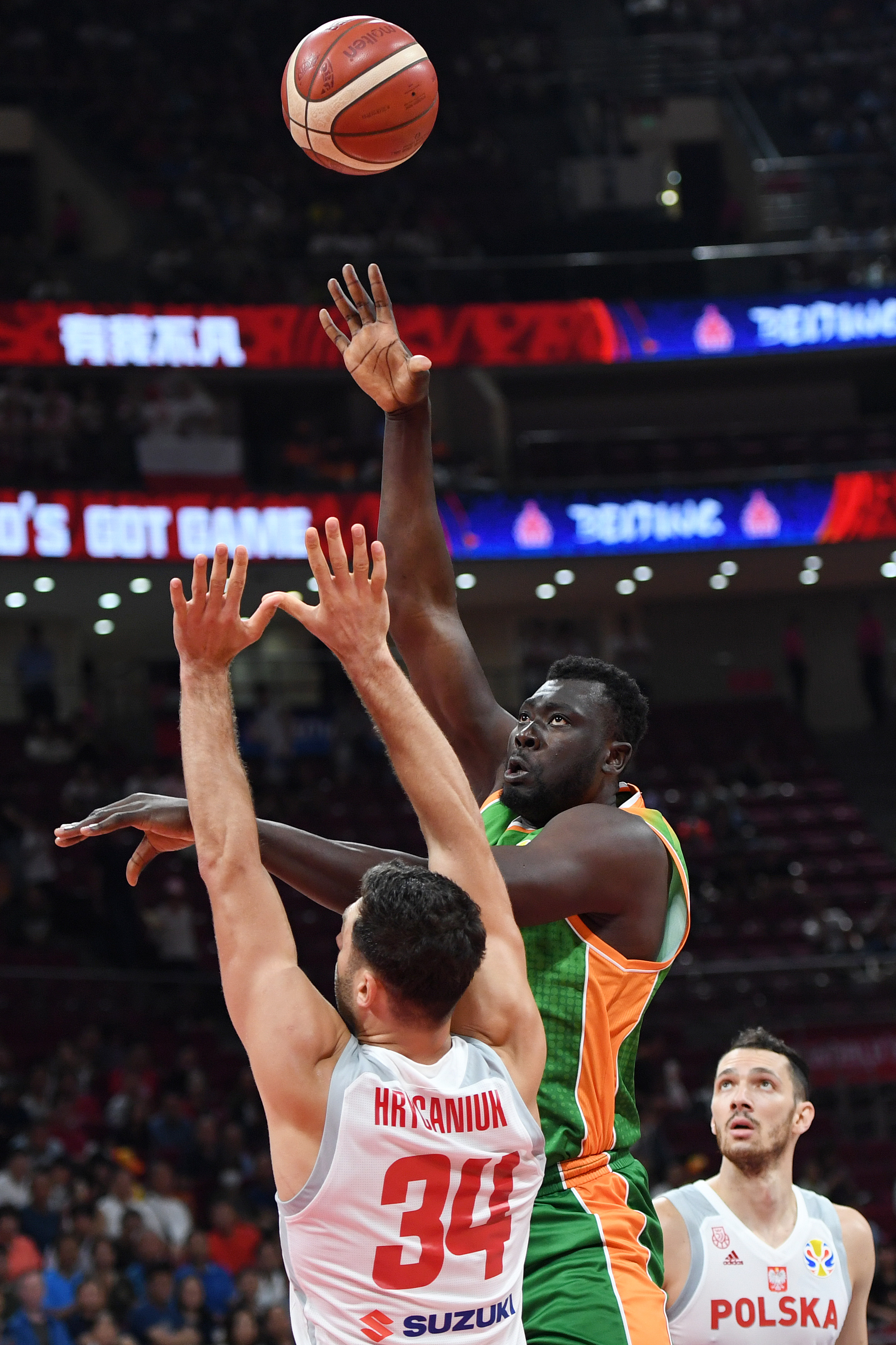 波兰队险胜韩国队，林高远带队取胜